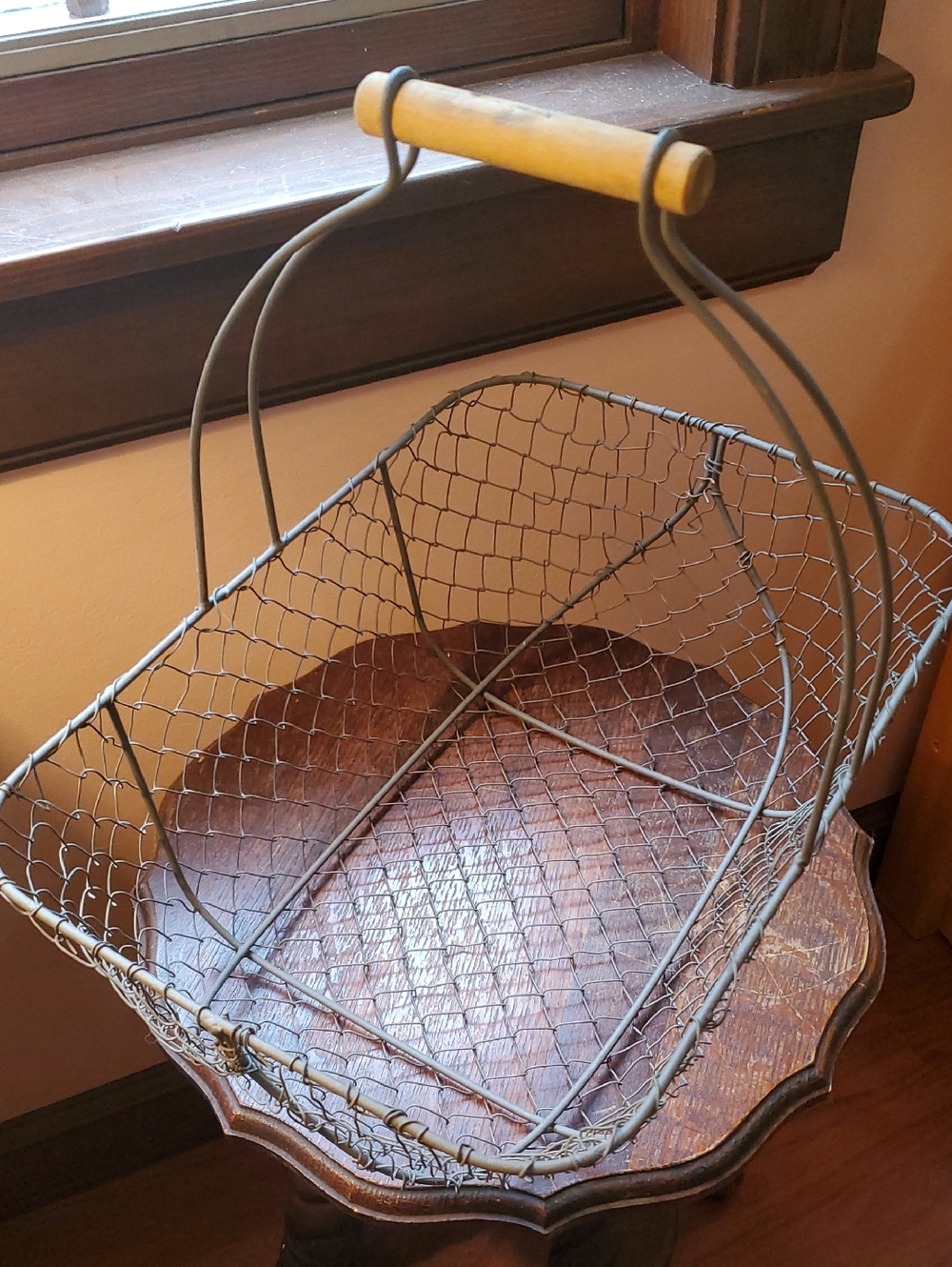 Vintage Metal Egg Basket - Picture 6 of 6